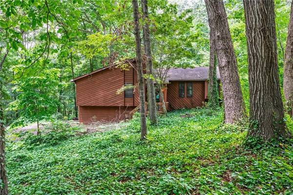 1031 LAKEWOOD DR, Marietta, GA 30066