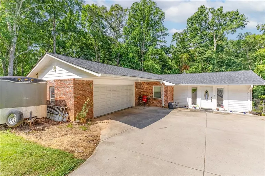 5934 Dolvin LN, Buford, GA 30518