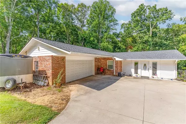 Buford, GA 30518,5934 Dolvin LN