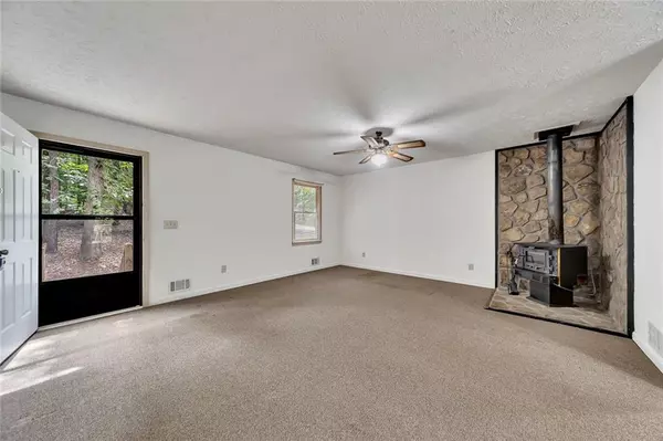 Ball Ground, GA 30107,2202 Heath DR
