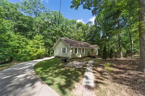 Ball Ground, GA 30107,2202 Heath DR