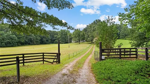 Chattahoochee Hills, GA 30268,11800 Hutcheson Ferry RD