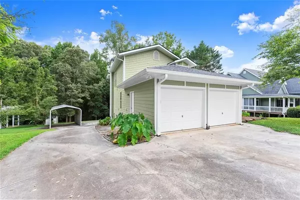 Dawsonville, GA 30534,272 INDIAN COVE DR