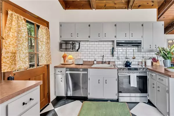 Ellijay, GA 30536,346 Walnut RDG
