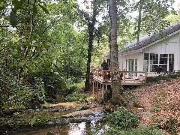 Dahlonega, GA 30533,260 Holly LN