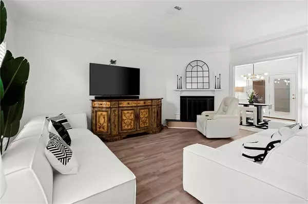 Roswell, GA 30075,7206 Saint Charles SQ