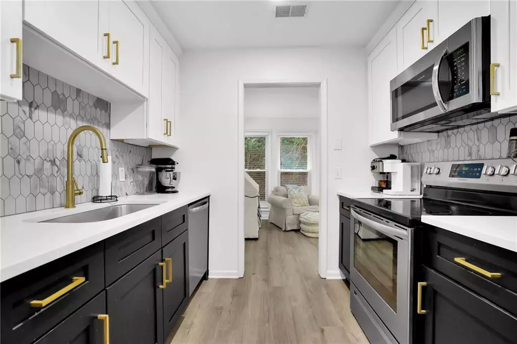 Roswell, GA 30075,3113 Lake Pointe CIR