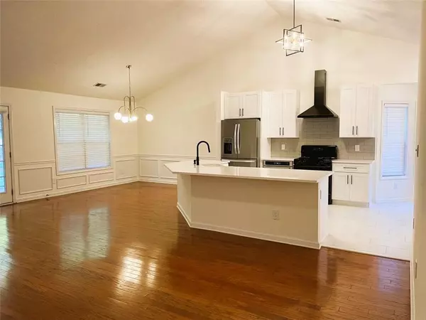 Lawrenceville, GA 30043,975 GRACE DR