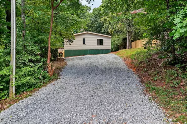 Cornelia, GA 30531,216 SPRUCE LN