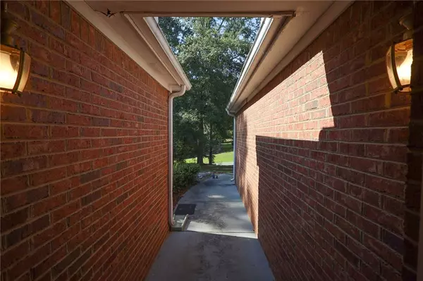 Flowery Branch, GA 30542,5181 Cash RD