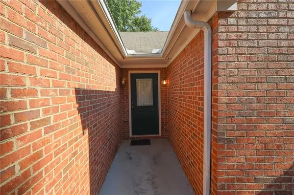 Flowery Branch, GA 30542,5181 Cash RD