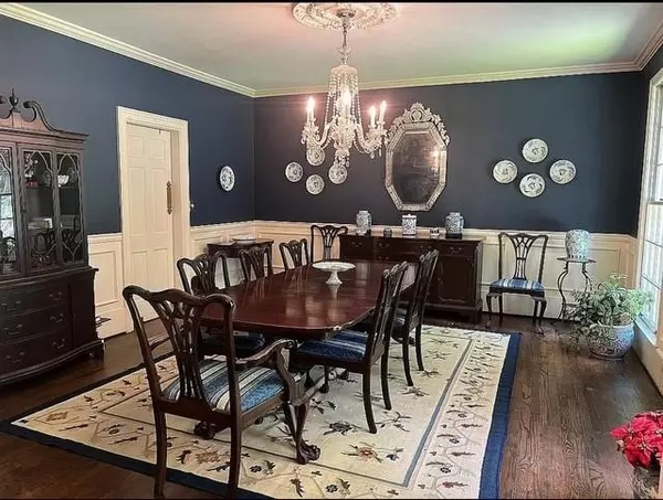 Atlanta, GA 30327,956 W WESLEY RD NW