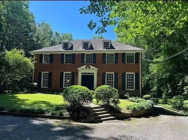 Atlanta, GA 30327,956 W WESLEY RD NW