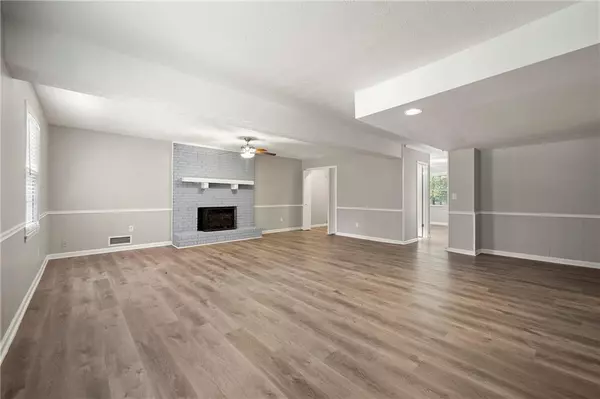 Lilburn, GA 30047,215 Hauteur PL SW