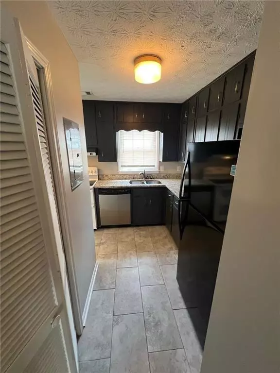 Snellville, GA 30078,2180 Kings Gate CIR #B