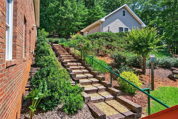 Cleveland, GA 30528,865 Laurel Ridge RD