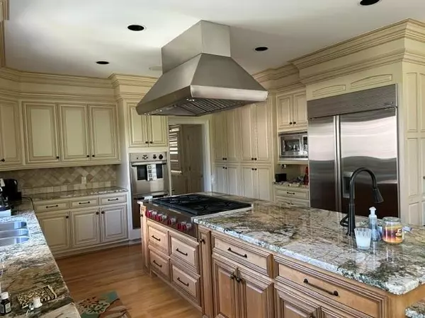 Johns Creek, GA 30097,231 Southern Hill DR