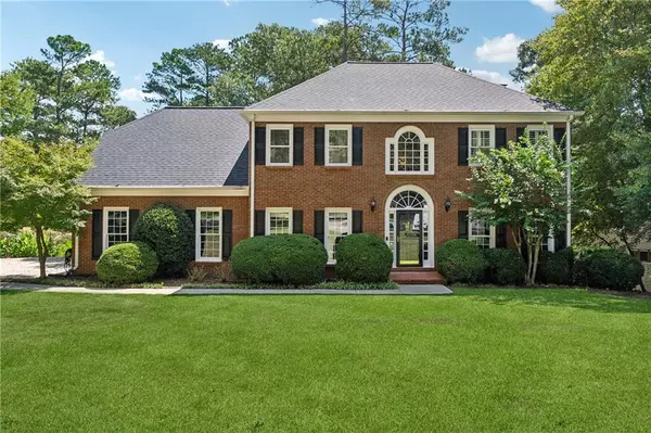 450 Fourth Fairway DR, Roswell, GA 30076