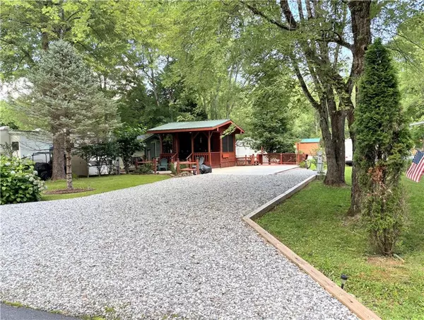 129 Fishtail CIR, Cleveland, GA 30528