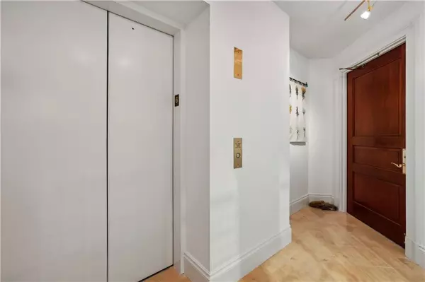 Atlanta, GA 30326,750 Park AVE NE #6S