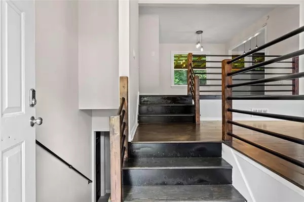 Acworth, GA 30101,430 Maplewood LN