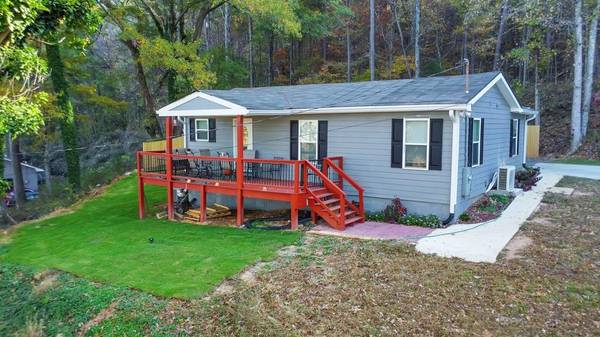 302 Jack ST, Silver Creek, GA 30173