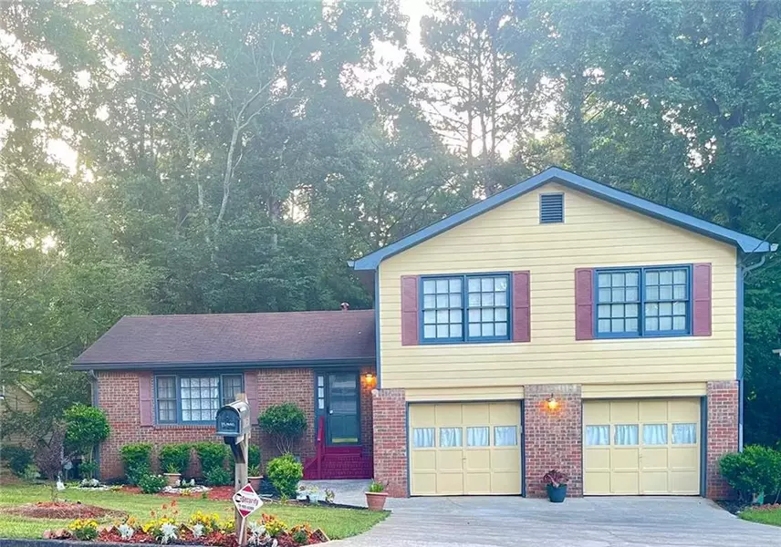 2056 Wellborn Close, Lithonia, GA 30058