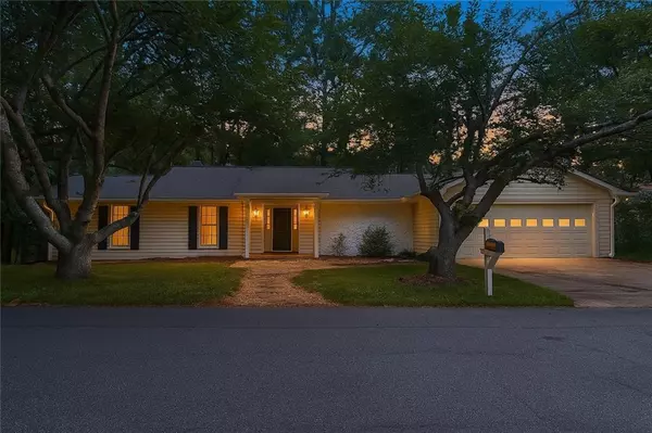 160 Boxelder LN, Roswell, GA 30076