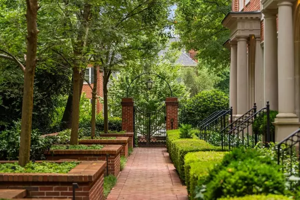 Atlanta, GA 30305,39 W Wesley RD NW #5