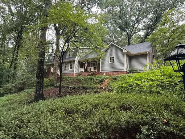 2110 Stoneleigh DR, Tucker, GA 30087