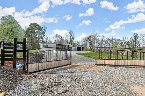 Cornelia, GA 30531,221 McAllister RD
