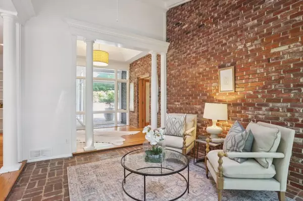 Atlanta, GA 30342,572 Hillside DR