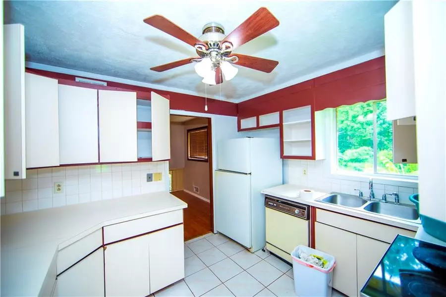 5856 Oakleaf DR, Stone Mountain, GA 30087