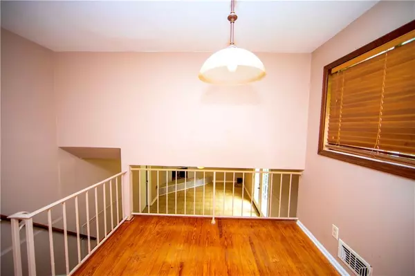 Stone Mountain, GA 30087,5856 Oakleaf DR