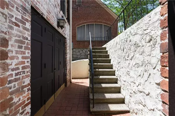 Atlanta, GA 30305,833 Martina DR NE