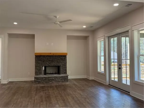 Waleska, GA 30183,1017 Cable RD