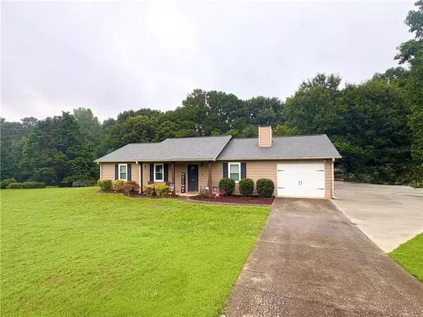 2035 Gum Creek LN, Loganville, GA 30052
