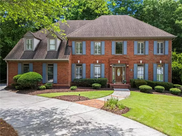 2910 Leeds Garden LN, Alpharetta, GA 30022
