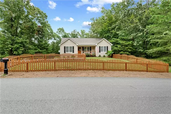 105 Royal Oaks LN, Dahlonega, GA 30533