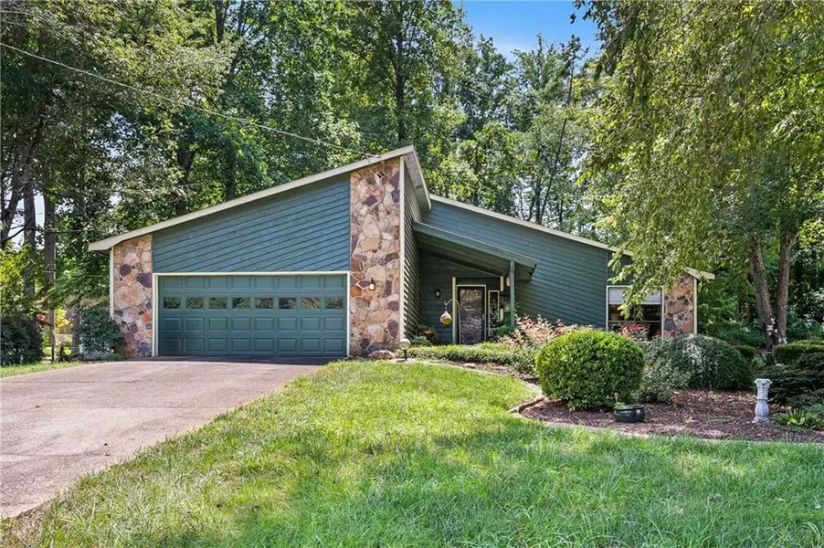 1528 Forest TRCE, Marietta, GA 30066