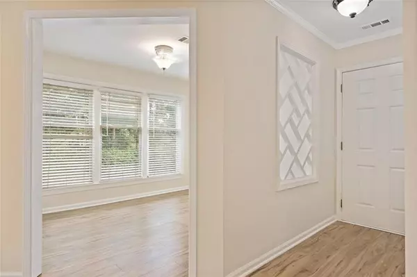 Atlanta, GA 30328,911 Hollyfax CIR NE