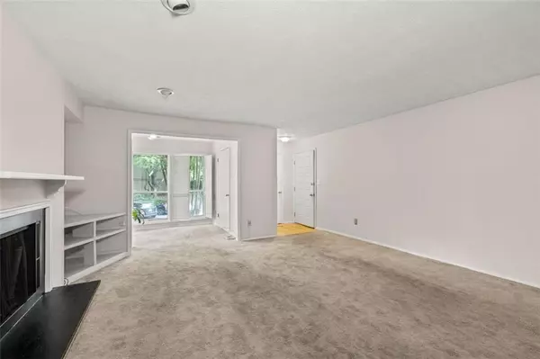 Atlanta, GA 30338,1004 Dunbar DR