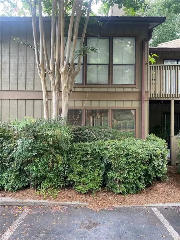 1004 Dunbar DR, Atlanta, GA 30338
