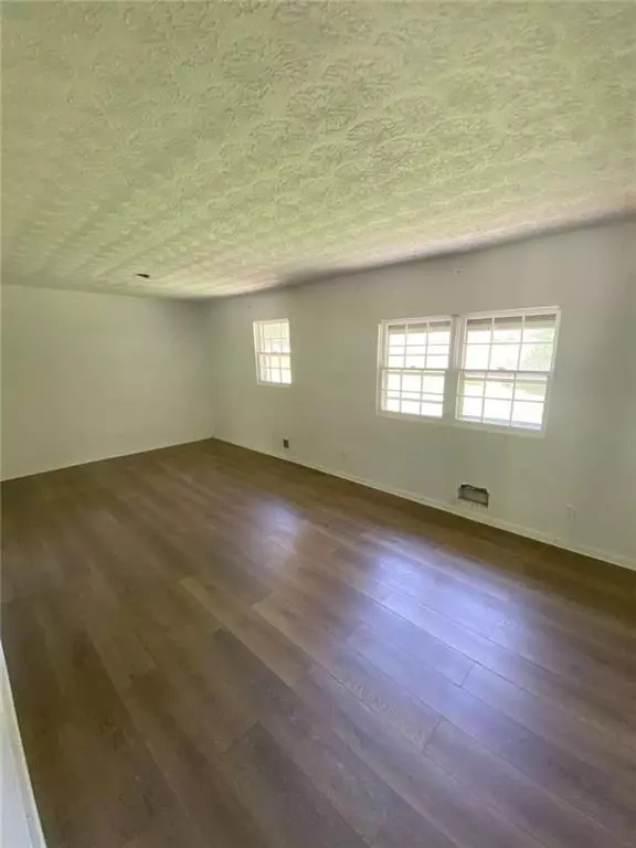 South Fulton, GA 30331,180 N Star TRL SW