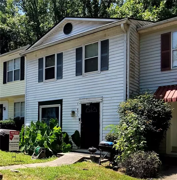 1102 Huntington TRCE SE, Smyrna, GA 30082