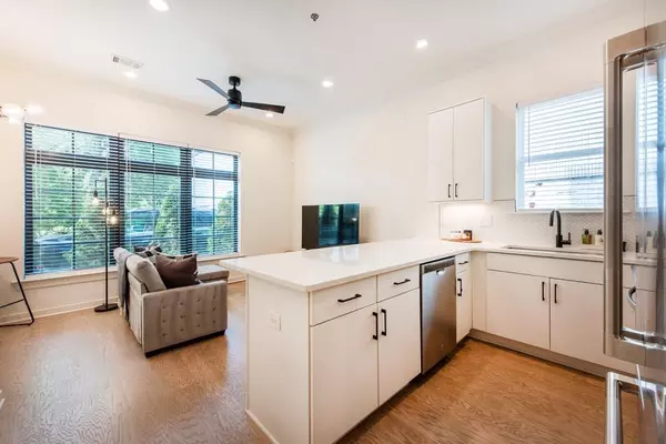 Decatur, GA 30030,417 E College AVE #102