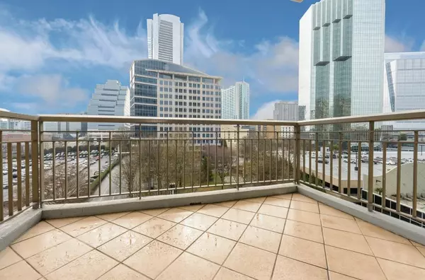 Atlanta, GA 30326,3334 Peachtree RD NE #403