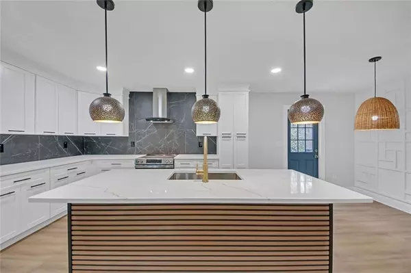 Woodstock, GA 30188,137 Creekview DR