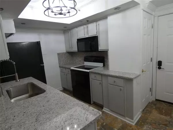 Atlanta, GA 30328,795 Hammond DR #805