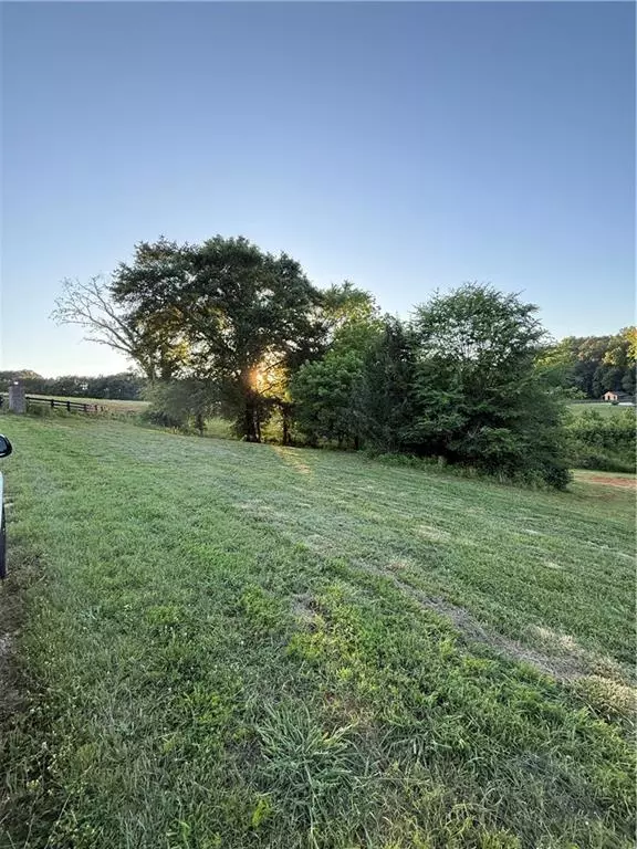 Hoschton, GA 30548,233 Hensley LN
